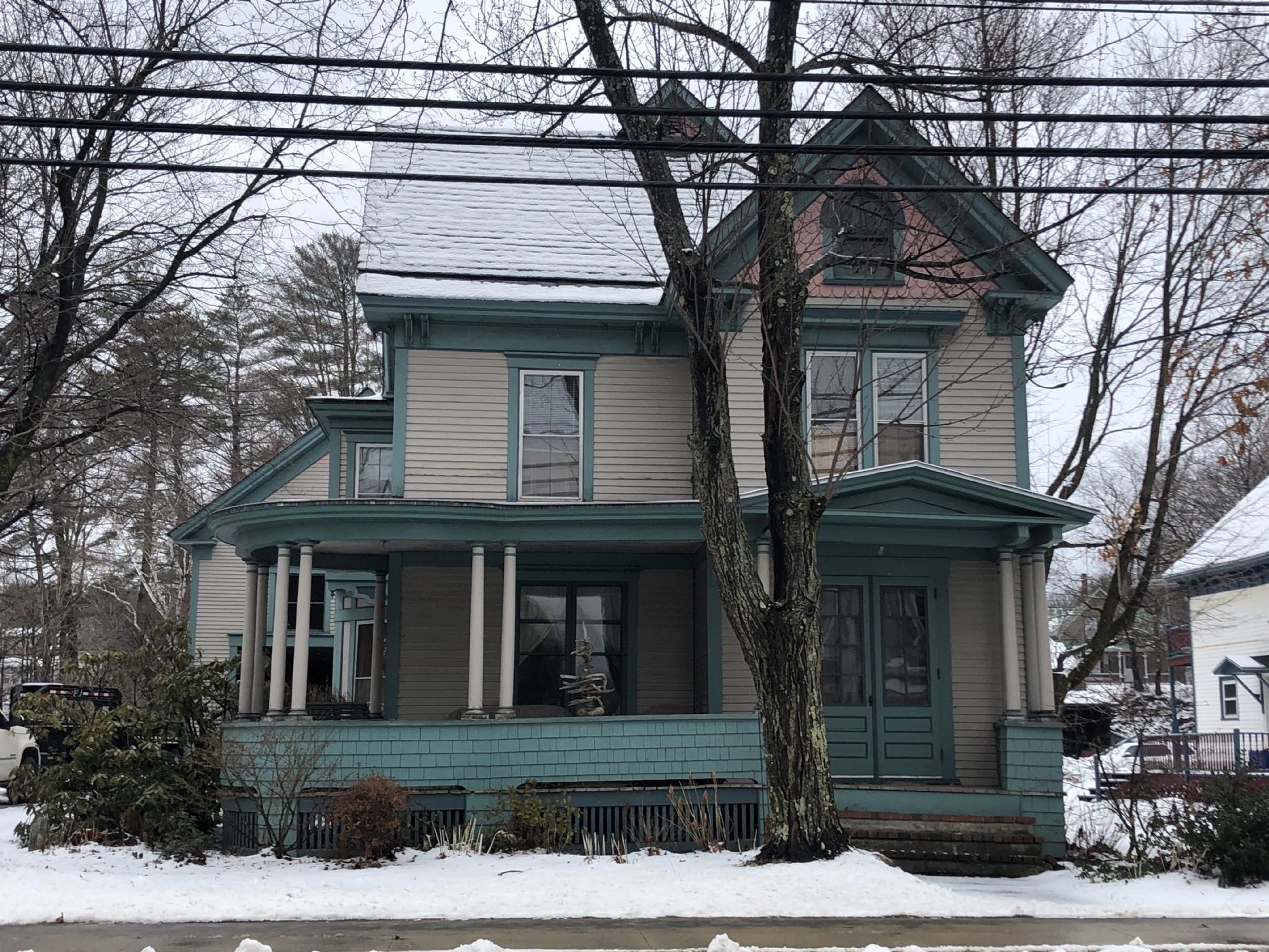 Antique New England Farmhouse With 2 Story Barn 32 Weld Street